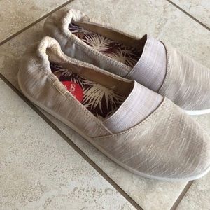 Brand new roxy slip on’s